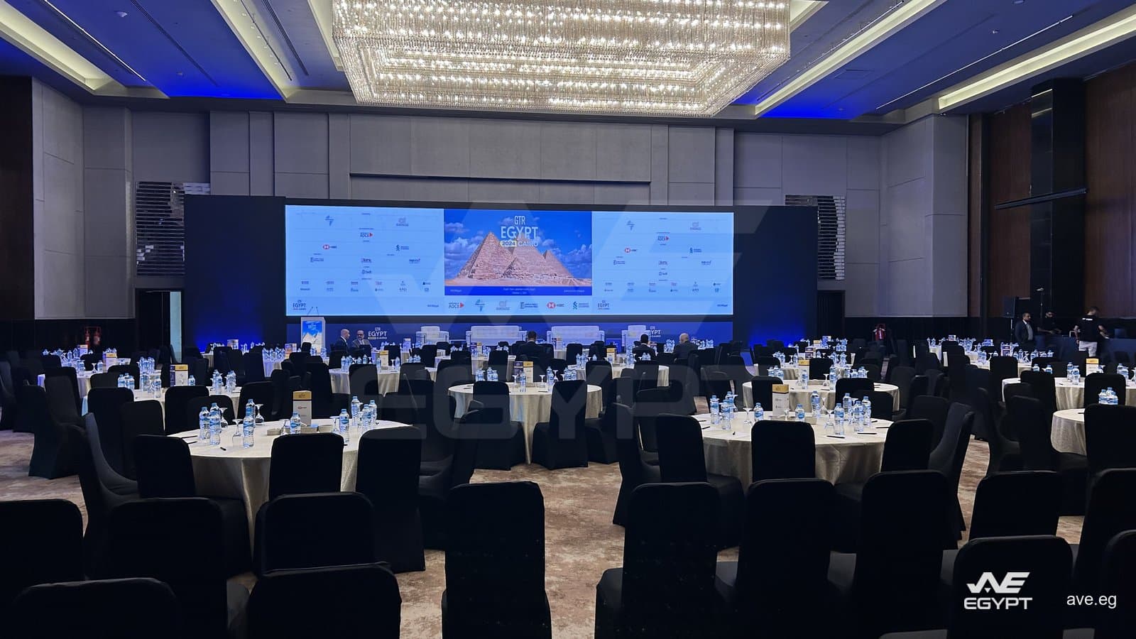 GTR Egypt 2024: قاعة الجلسة العامة وجدار LED الممتد على كامل العرض قبل بدء الجلسة