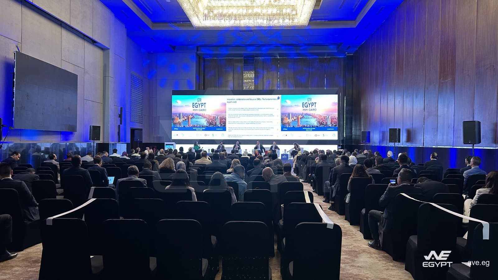 GTR Egypt 2025: جلسة نقاشية على المسرح أمام الخلفية الفنية للفعالية