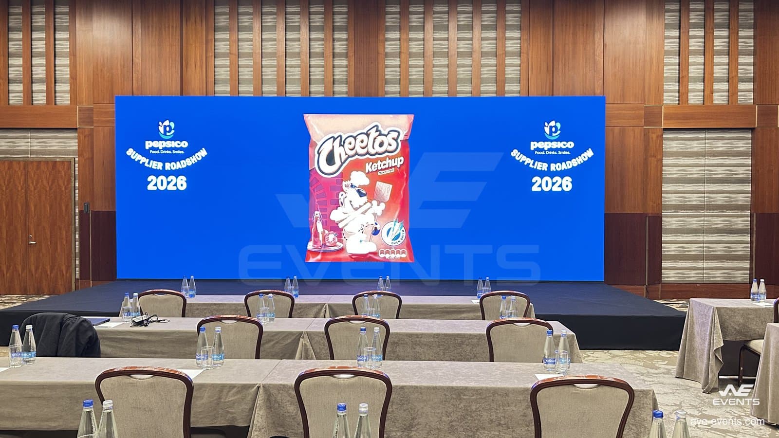 PepsiCo Supplier Roadshow 2026: un produit occupant l'écran de scène entre les logos de l'événement